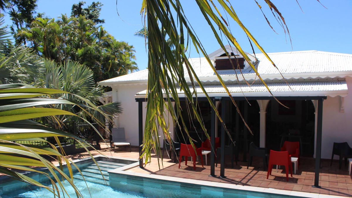 Saint-Claude Villa | Villa l'Oasis, swimming pool, jacuzzi, billiards