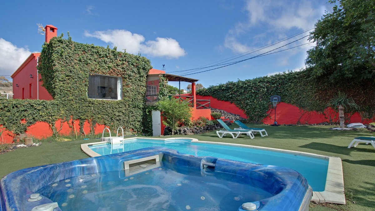 La Solana Villa | Villa "La Alpispa" in the countryside with Pool, Wi-Fi, Terrace & Garden