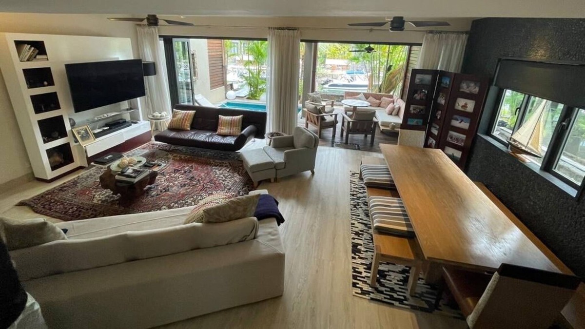 Black River Villa | Villa La Balise Marina on pontoon