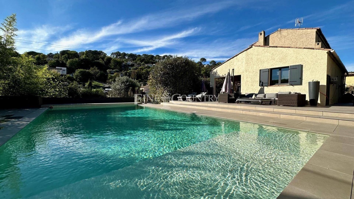 La Colle-sur-Loup Villa | Villa La Colle-St Paul14 pax - 6 bedrooms - 4 bathrooms