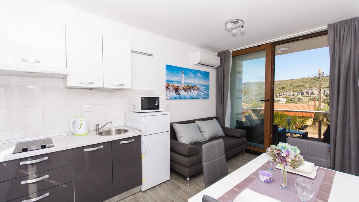 Veliki Drvenik Apartment | Villa LA - Comfort One-Bedroom Apartment with Terrace and Sea View