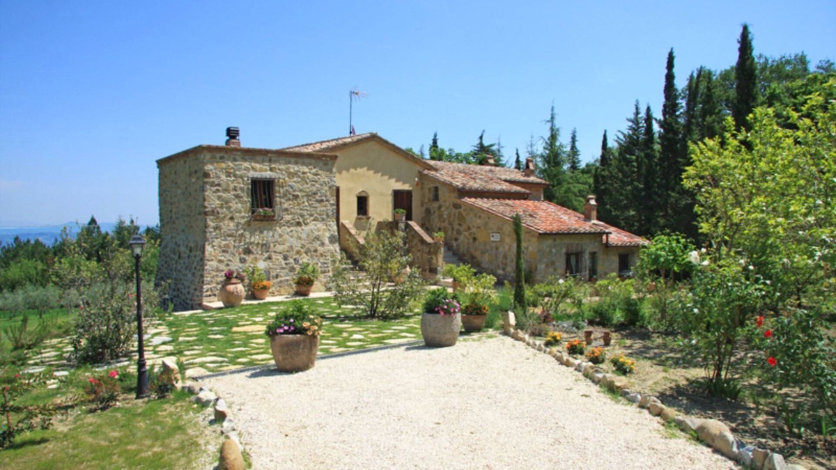 Cetona Villa | Villa La Felce, a typical Tuscan farmhouse surrounded by nature