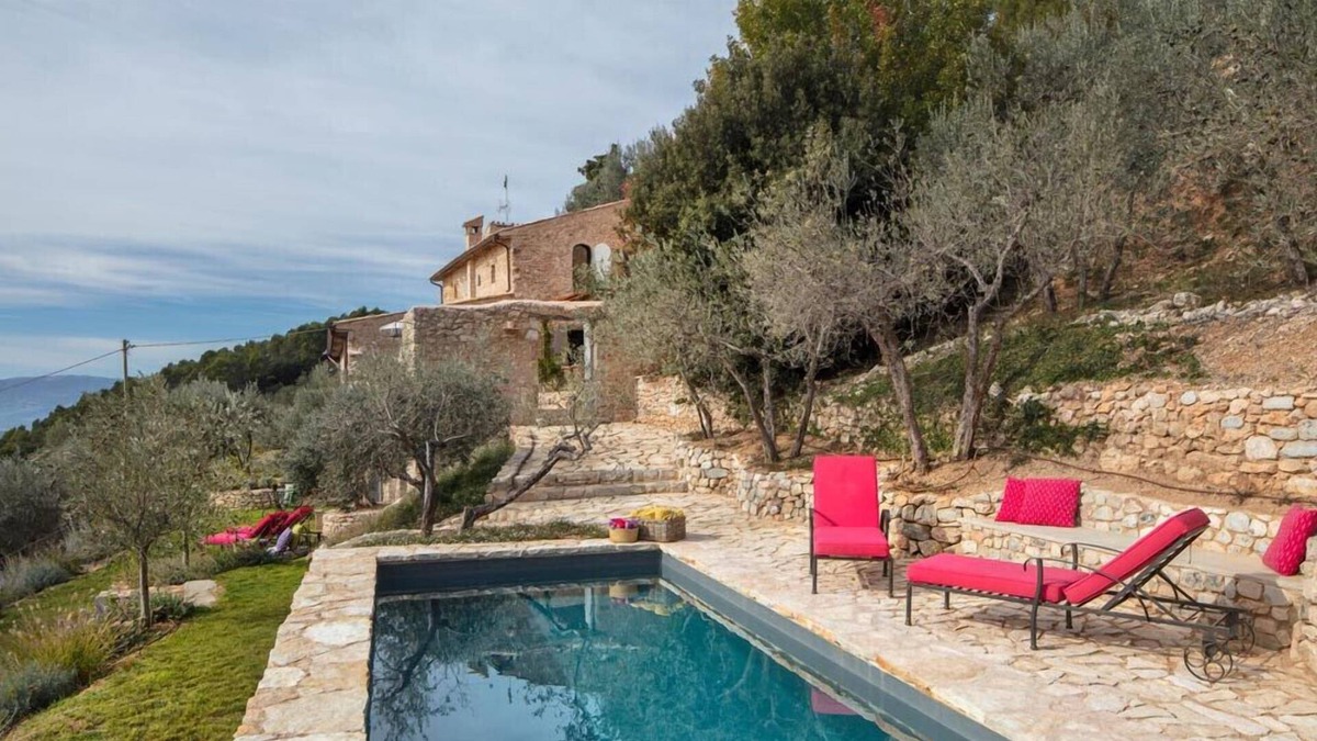 Campello sul Clitunno Villa | Villa la Sorgente, a fortress with private pool
