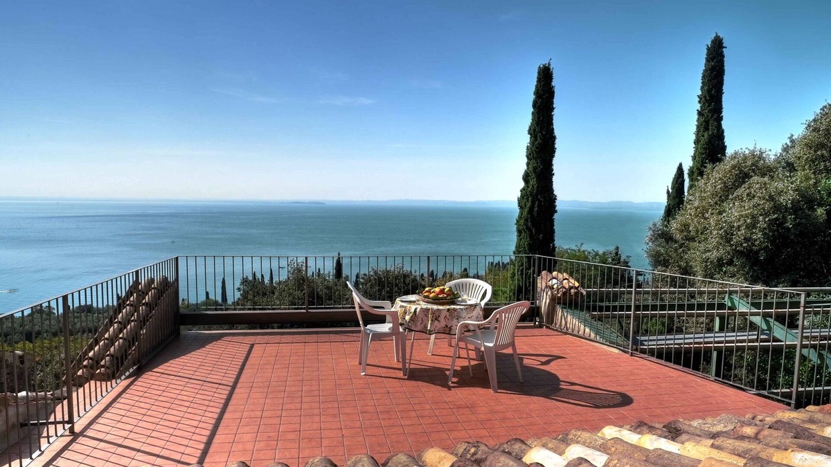 Garda Villa | Villa La Limonaia, Garda, silent position in the green, great lake views