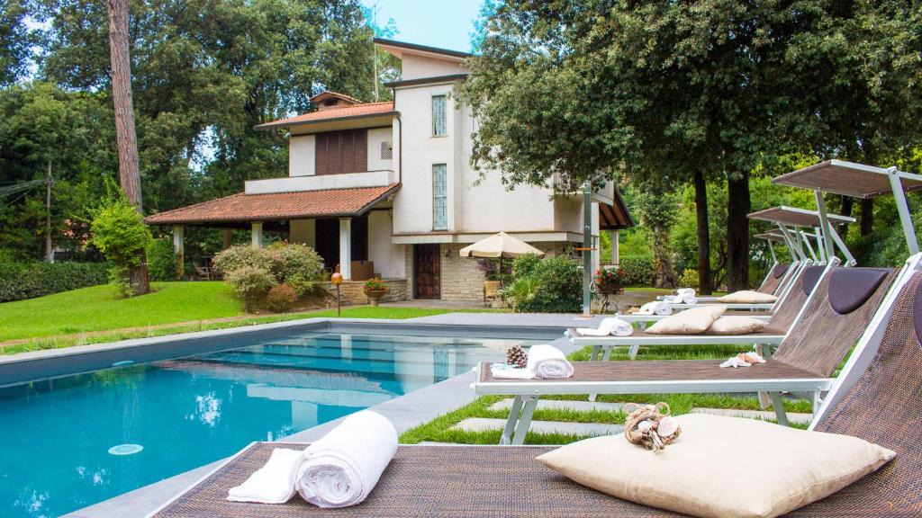 Marina di Pietrasanta Villa | VILLA LA MERIDIANA 8&1, Emma Villas