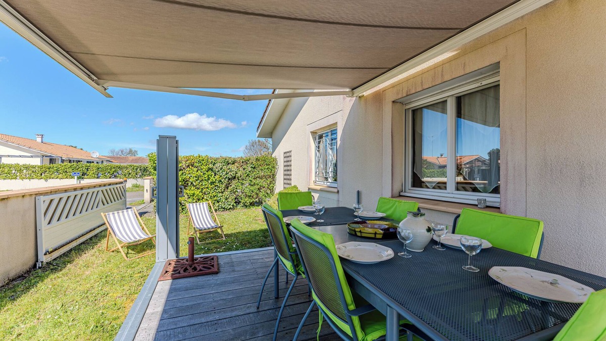 Biscarrosse Villa | Villa 'La Plage, Les Lacs Et Le Calme' with Private Terrace, Wi-Fi and Air Conditioning