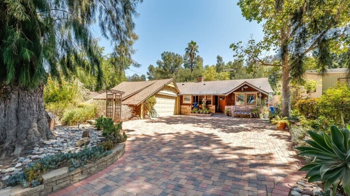 Woodland Hills House | Villa La Reforma - Newly Designed 4BR House with Pool & Garden in Los Angeles