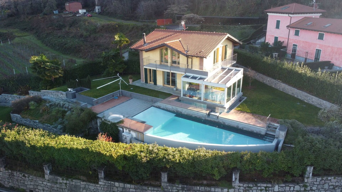 Brezzo di Bedero Villa | Villa Lago Maggiore private pool and access to the beach