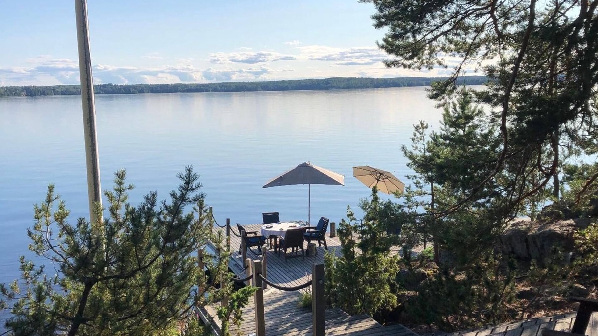 Ylojarvi House | Villa Lakeside" holiday padies with lakeside sauna