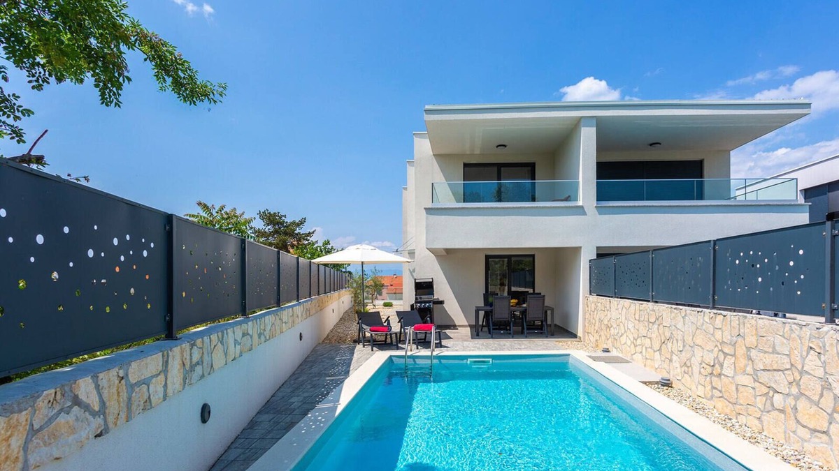 Milcetici Villa | Villa LARUS with private pool