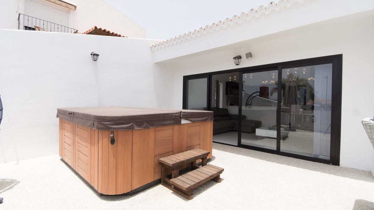 San Eugenio Villa | Villa Las Flores. Stunning 3 Bedroom Villa. Jacuzzi. Central Location.