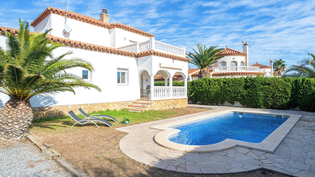 Miami Platja Villa | Villa "Laura piscina privada y aire" with Pool & Garden