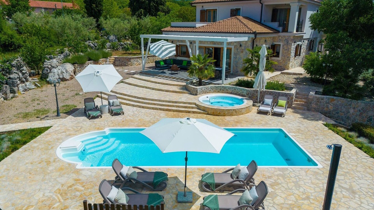 Brusici Villa | Villa Laura with pool and jacuzzi (Kvarner - Brusići)