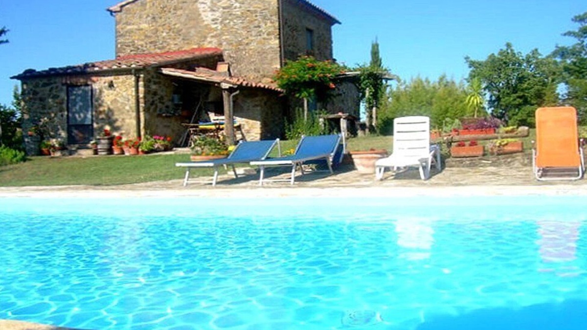 Sorano House | Villa Lavanda A: A welcoming two-story age-old farm house surrounded by the greenery.