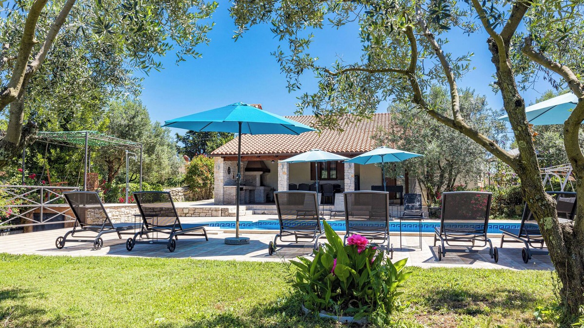 Kavran Villa | Villa Lavinia with Private Pool near the Sea for 8-10 Persons