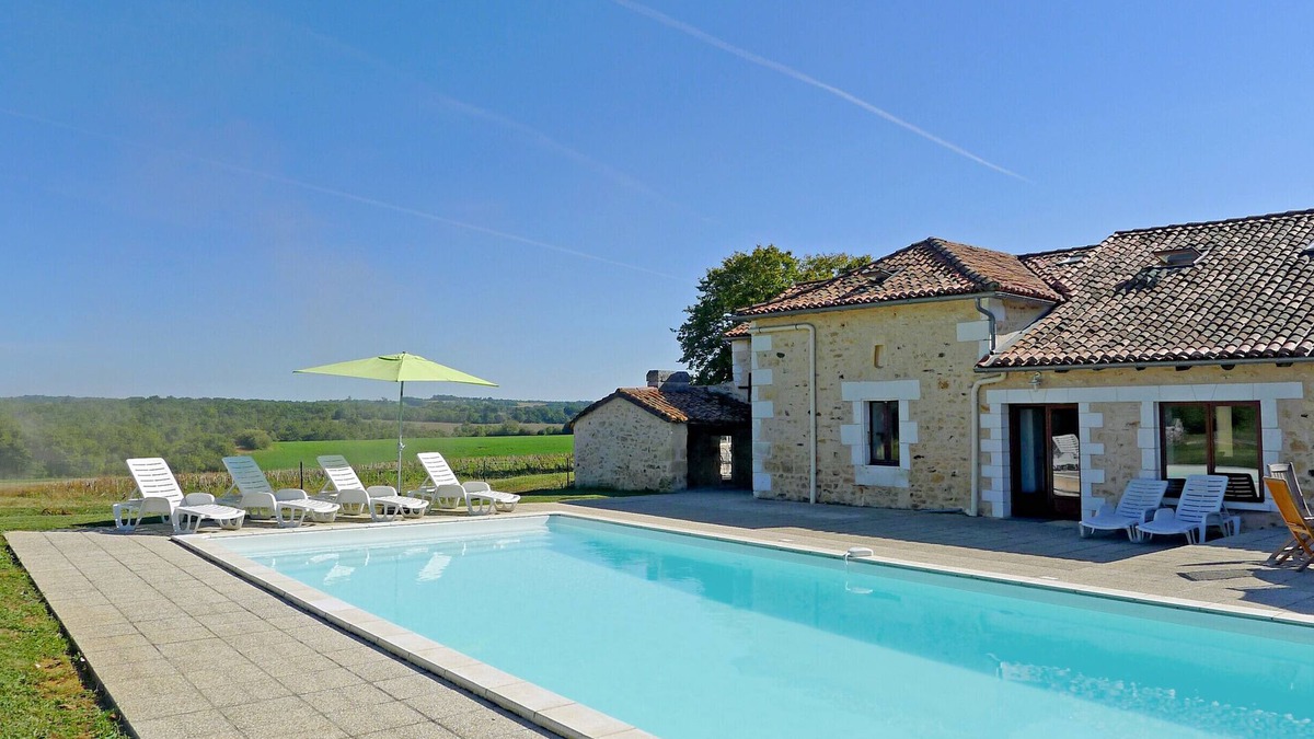 Mainzac Villa | Villa Le Breuil – Family-friendly villa with pool and views in the Charente