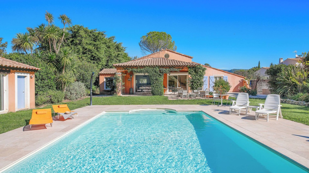 Neoules Villa | Villa Le Jardin welcomes you to its verdant setting