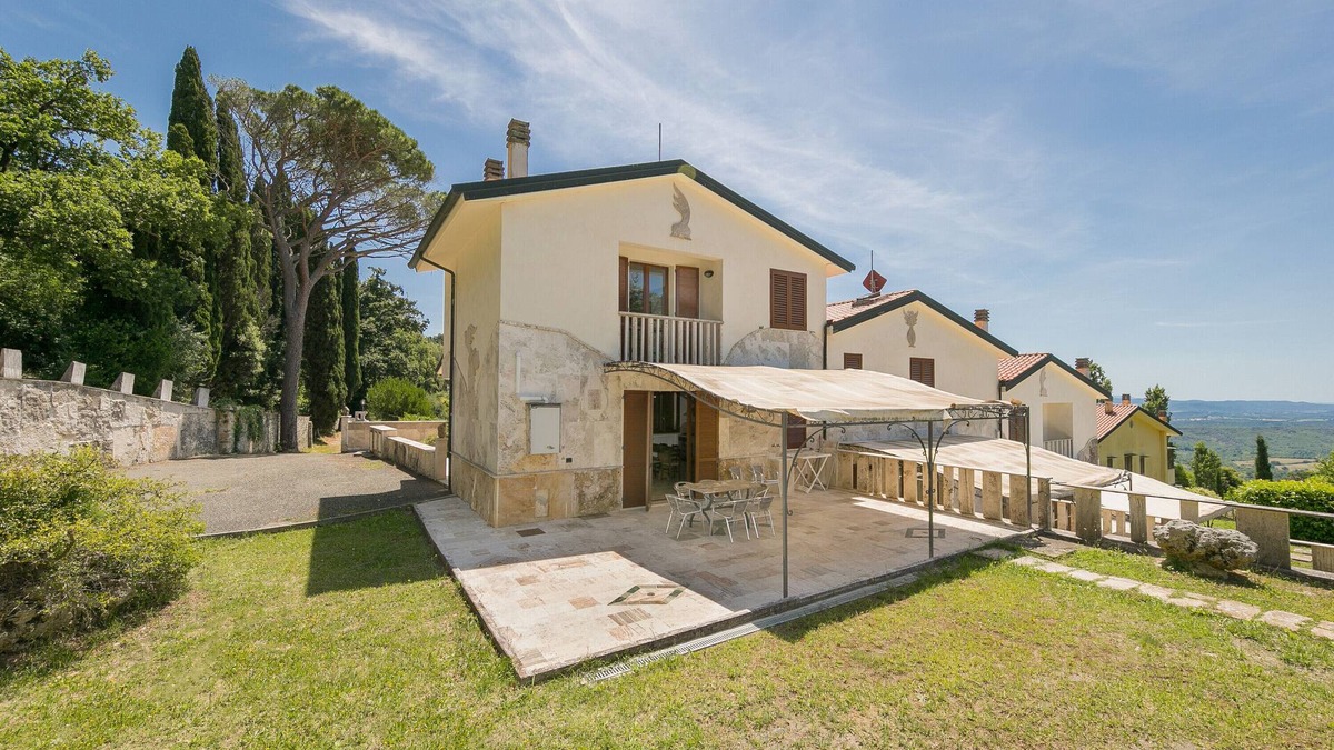 Monteverdi Marittimo Villa | Villa 'Le Querciolaie - Contessa 1' with Mountain View and Shared Pool