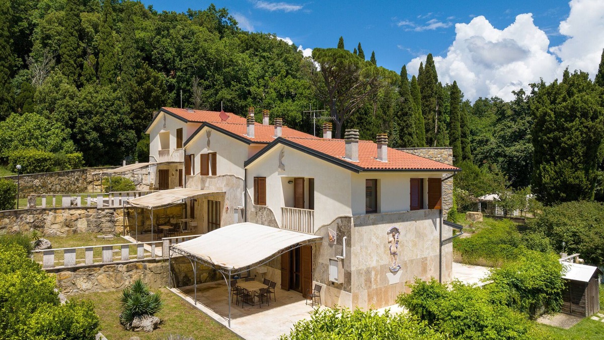 Monteverdi Marittimo Villa | Villa 'Le Querciolaie - Contessa 2' with Mountain View and Shared Pool