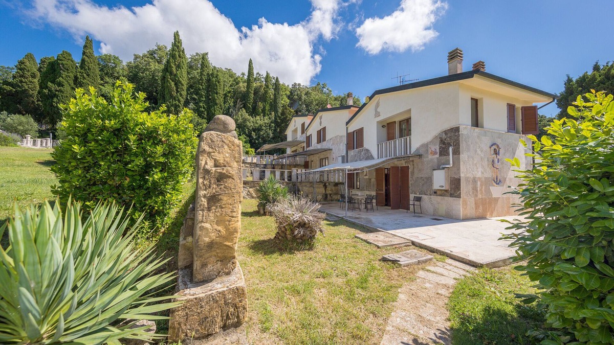 Monteverdi Marittimo Villa | Villa 'Le Querciolaie - Contessa 3' with Mountain View and Shared Pool