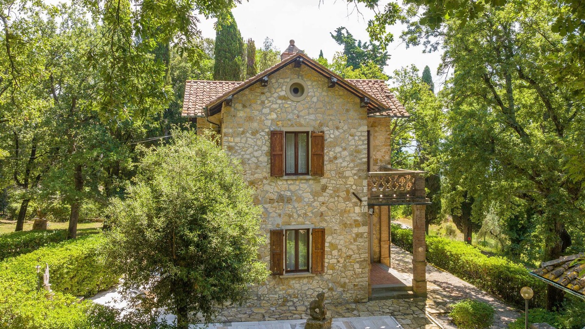 Monteverdi Marittimo Villa | Villa 'Le Querciolaie - Il Casiere' with Mountain View and Shared Pool