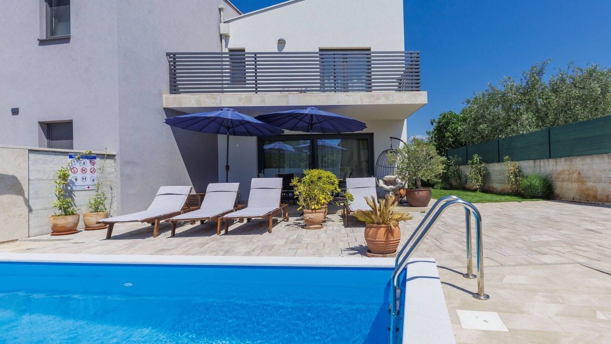 Vrznaveri House | Villa Leonardo by Interhome