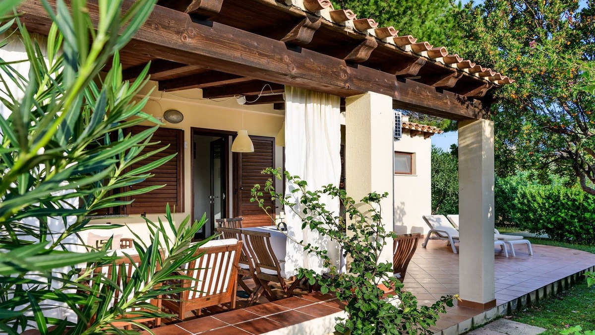 Costa Rei Villa | Villa 'Leonilde' with Private Terrace, Wi-Fi and Air Conditioning