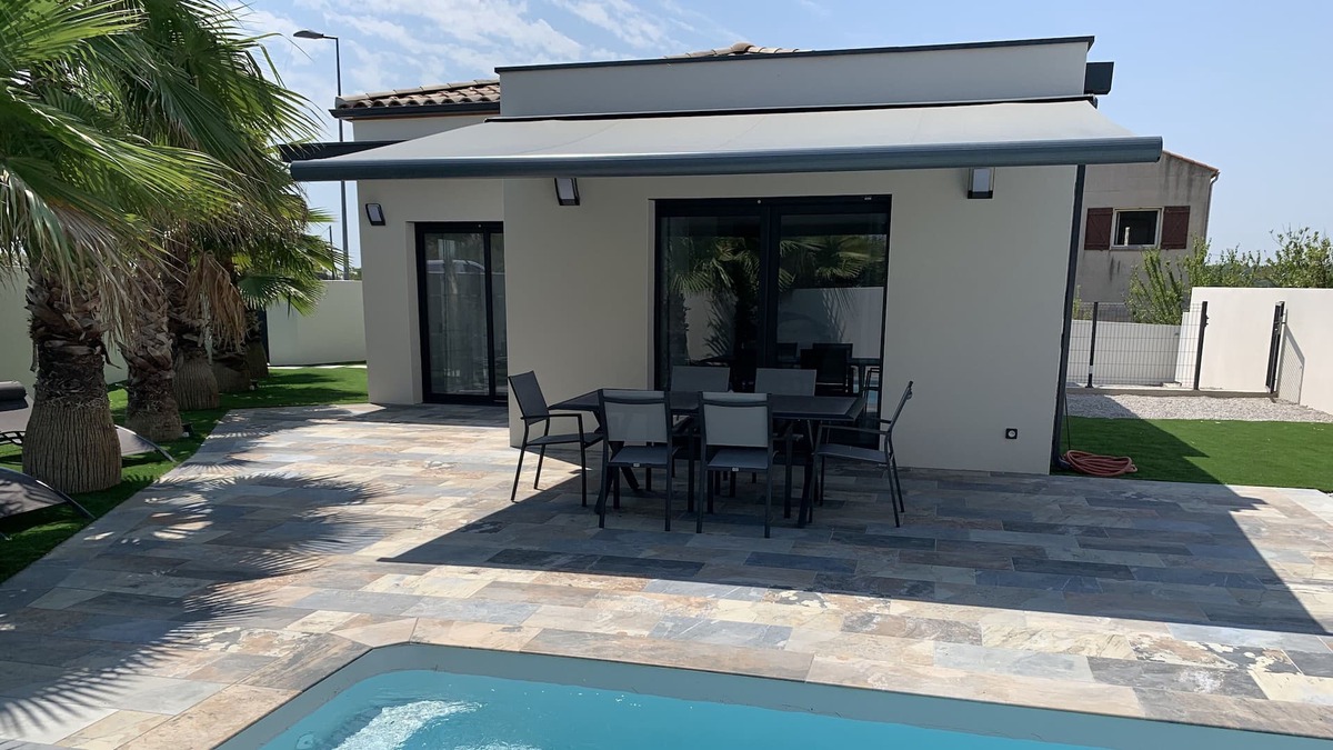 Bassan Villa | Villa les Palmiers with swimming pool