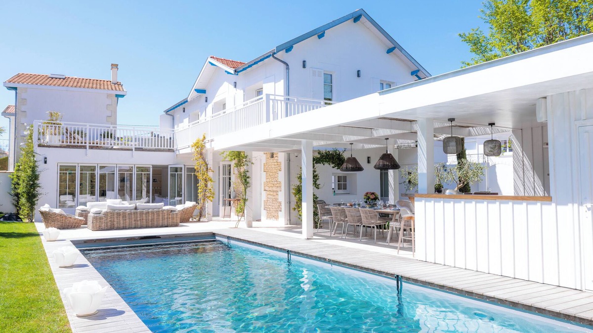 Royan Villa | Villa Les Peupliers with private pool and sauna in Royan by the sea