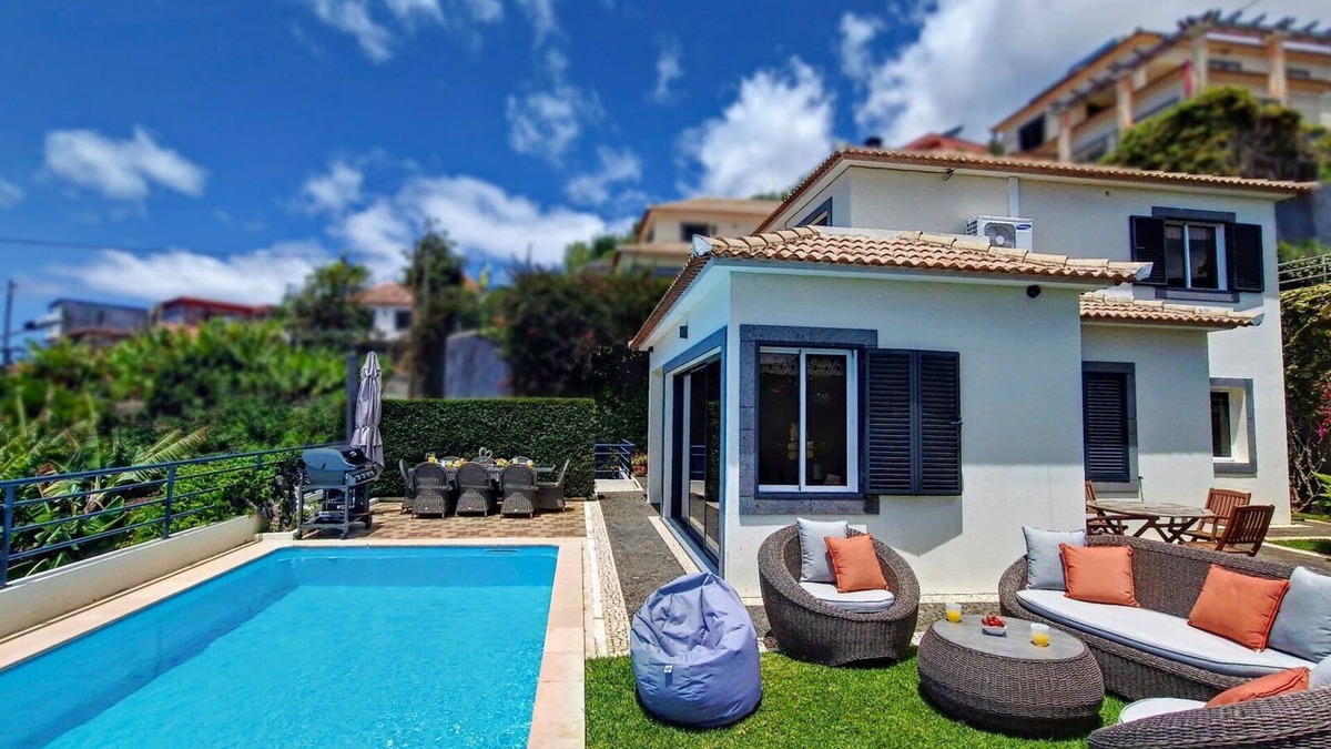 Canhas House | Villa Liana by LovelyStay
