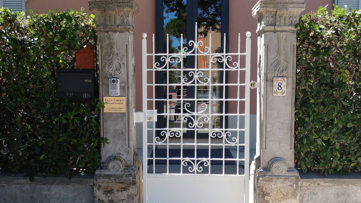 Fano Bed & Breakfast | Villa Liberty B & B - Junior Suite Thonet - Vintage Style