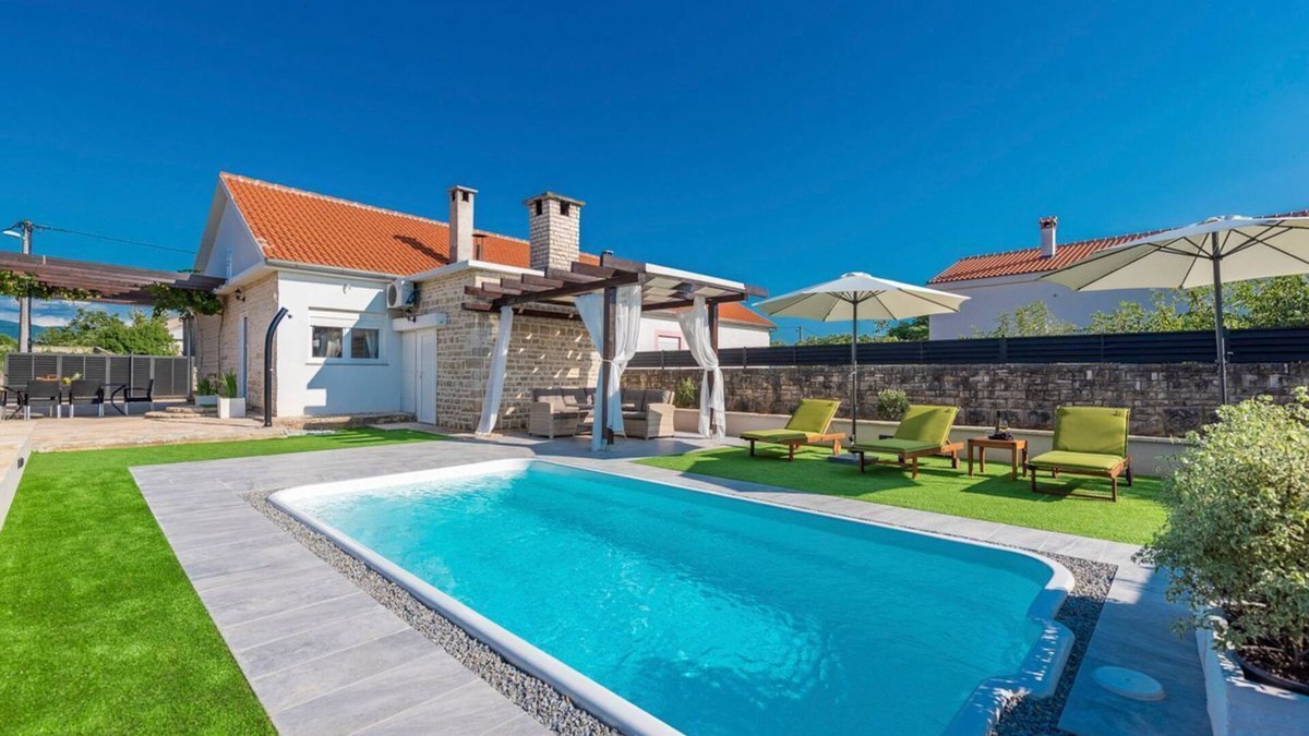 Pridraga Villa | Villa Lilla - Two Bedroom Villa, Sleeps 4