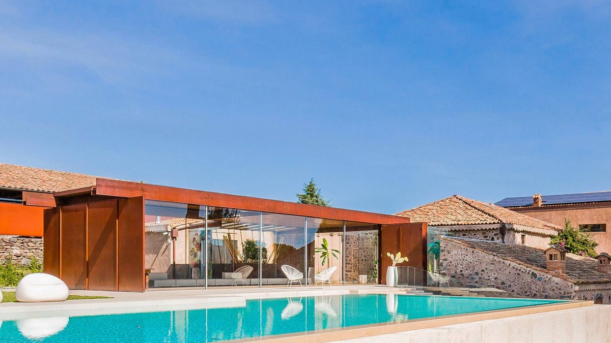 Viagrande Villa | VILLA LIMPIA - Four Bedroom Villa, Sleeps 8