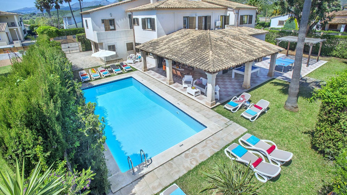 Puerto de Pollensa Villa | VILLA LLENAIRE GRAN – 3 MIN WALK TO THE BEACH