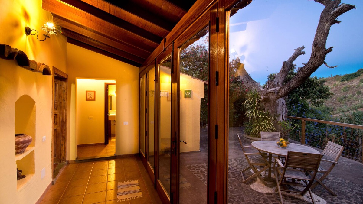 Moya House | Villa located in a beautiful valley with beautiful views