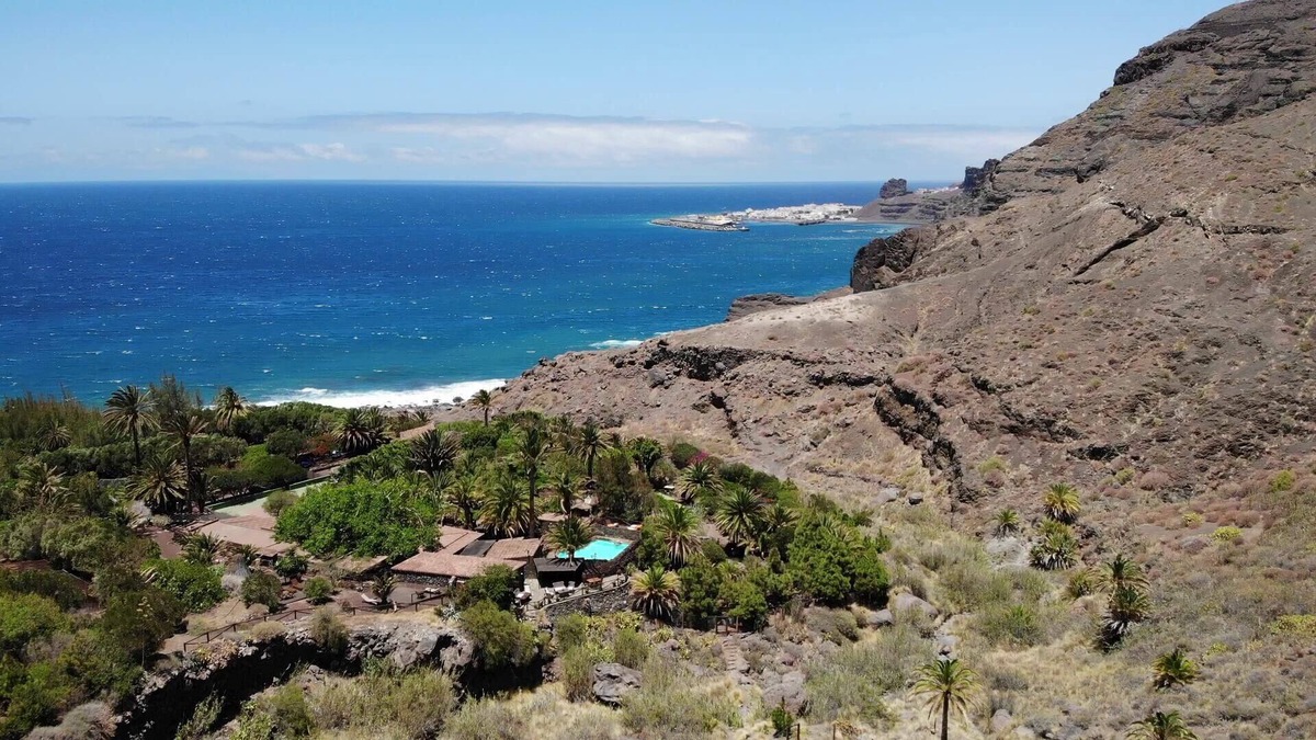 Agaete Villa | Villa located under a beautiful palm grove a short distance from the beach.