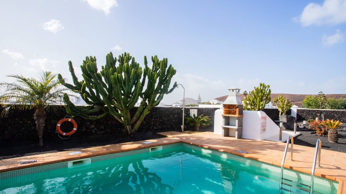 Yaiza Villa | Villa Longa, Super wifi, winter Heated pool