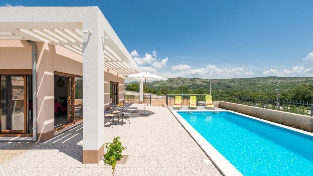 Dugopolje House | Villa Longfield with private heated pool