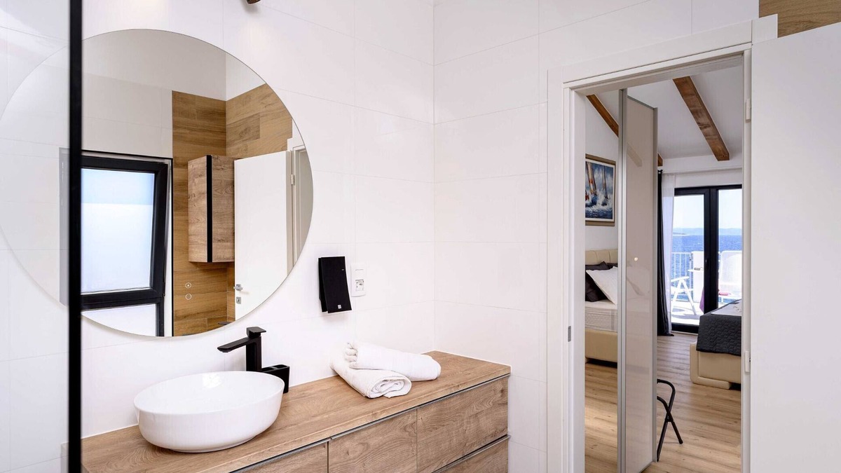 Ivan Dolac Villa | Villa Luce di Mare - Three Bedroom Villa with Pool