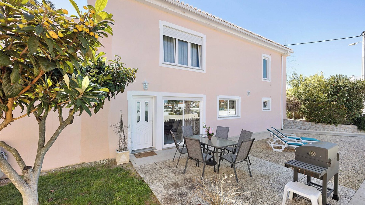 Montes de Alvor Villa | Villa 'Lugar Encantador' with Shared Terrace, Wi-Fi and Air Conditioning