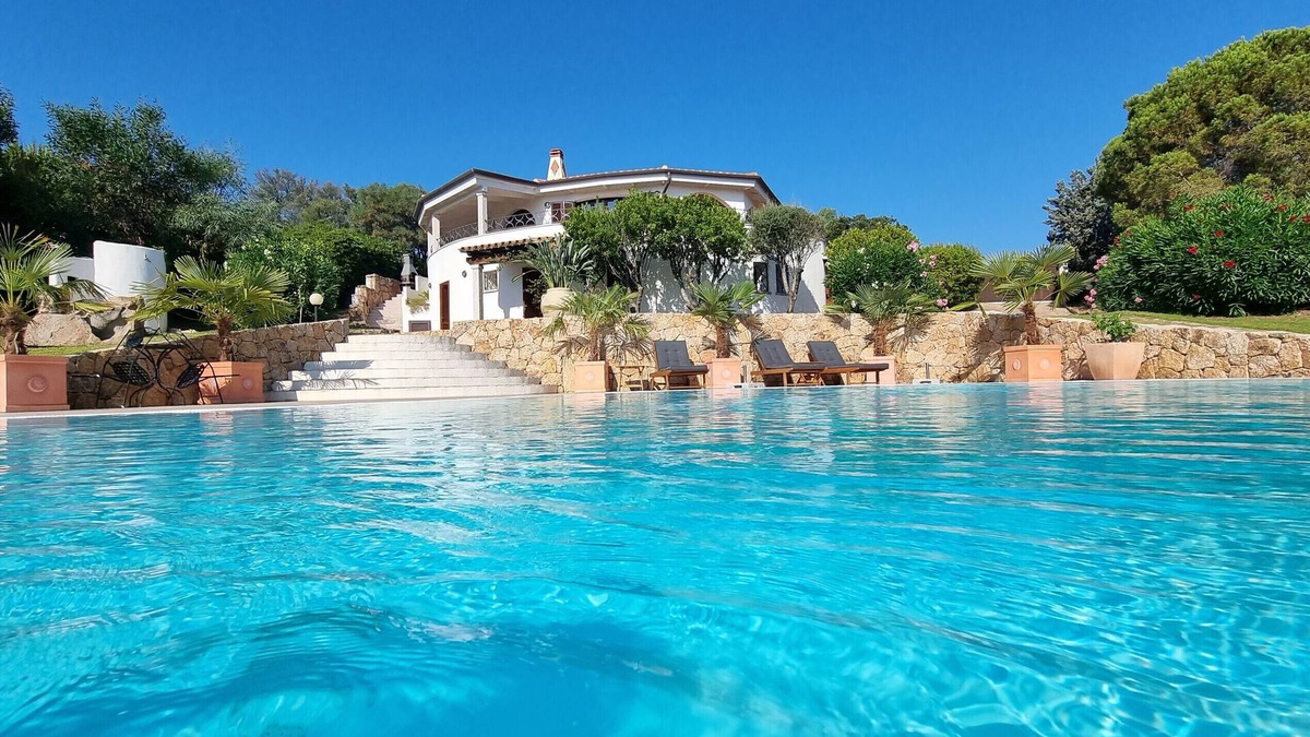 San Teodoro Villa | Villa LUNA ROSSA with Sea View, Pool, A/C, Wi-Fi, Garden, Terrace & Balcony