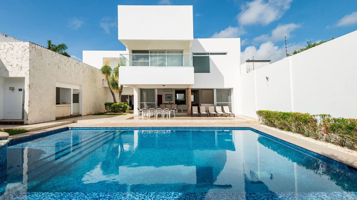 Puerto Juarez Villa | Villa Luxury White in Playa del Carmen