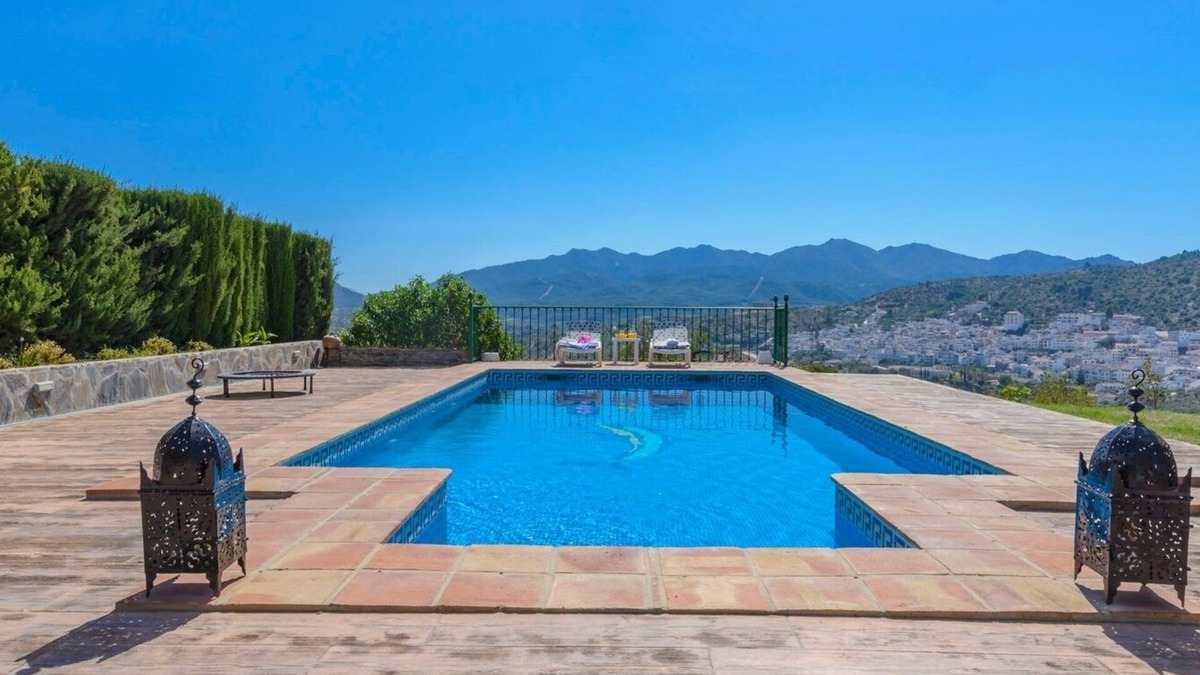 Guaro Villa | Villa Luz de Luna Guaro by Ruralidays