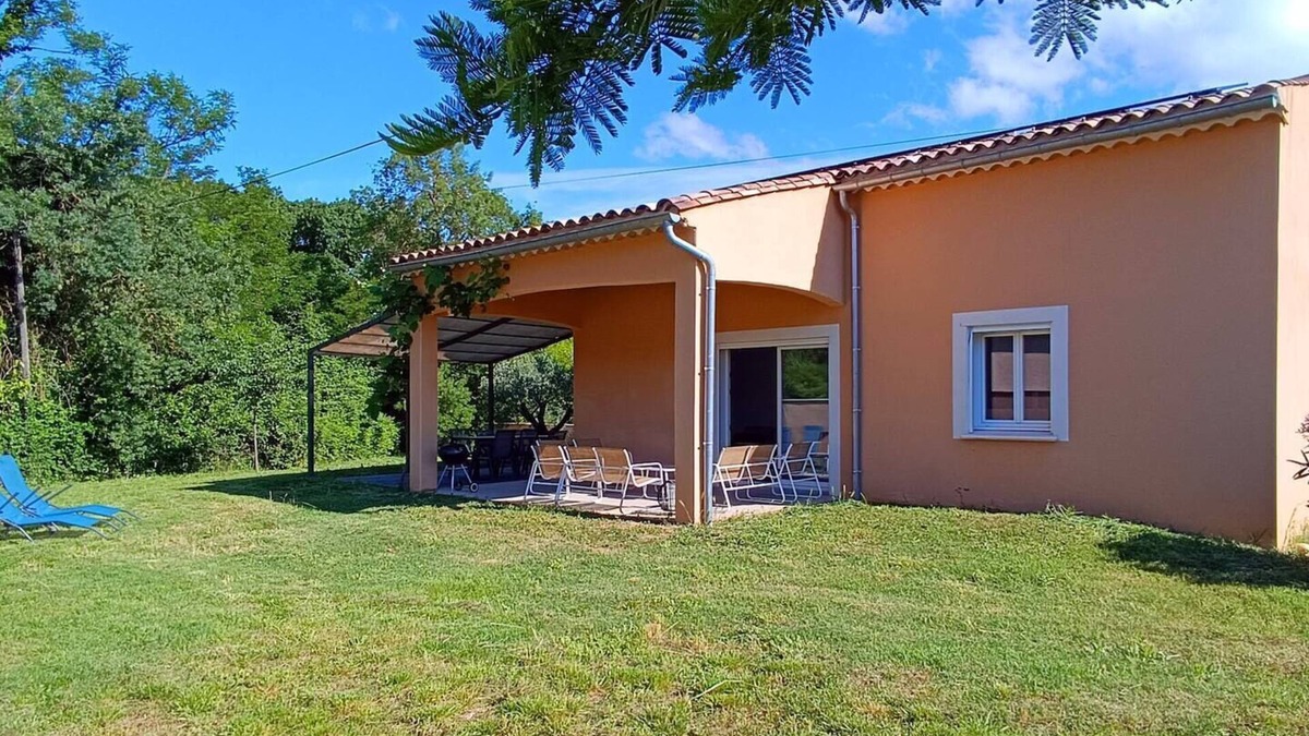 Lezan House | Villa Lyne - quiet garden, air conditioning