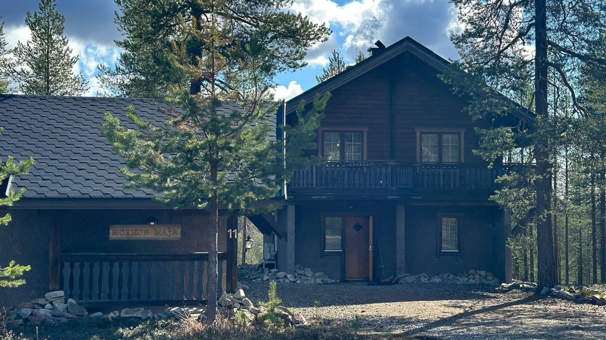 Pyhatunturi Cottage | Villa Mörhön maja - A traditional Finnish log cabin right by the Pyhä Ski Resort