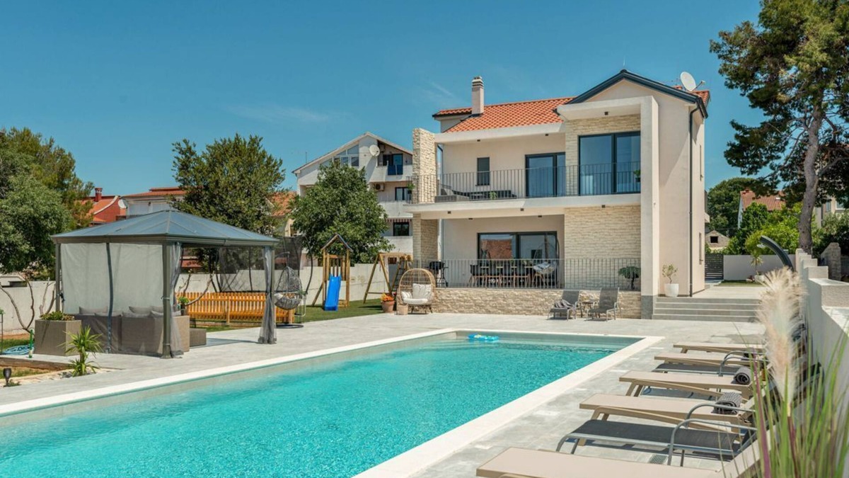 Biograd na Moru Villa | Villa Magali - Five Bedroom Villa, Sleeps 12