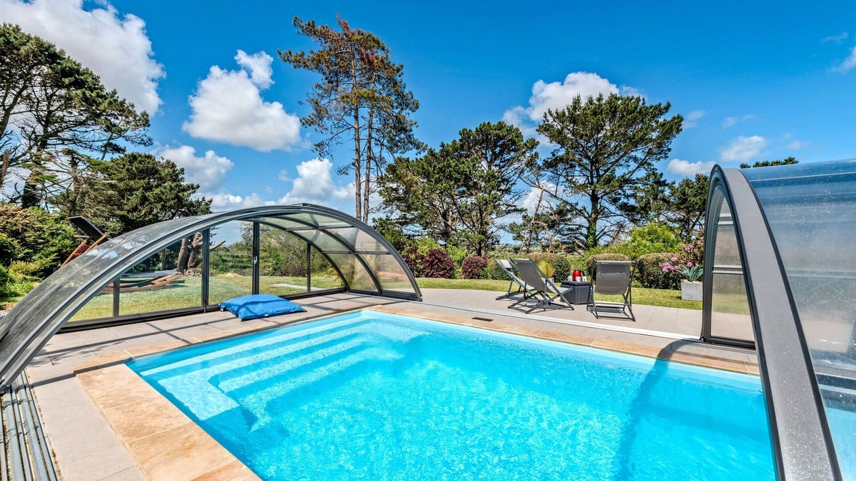 Plouider Villa | Villa 'Maison Vue Mer Avec Piscine' with Sea View, Private Pool and Wi-Fi