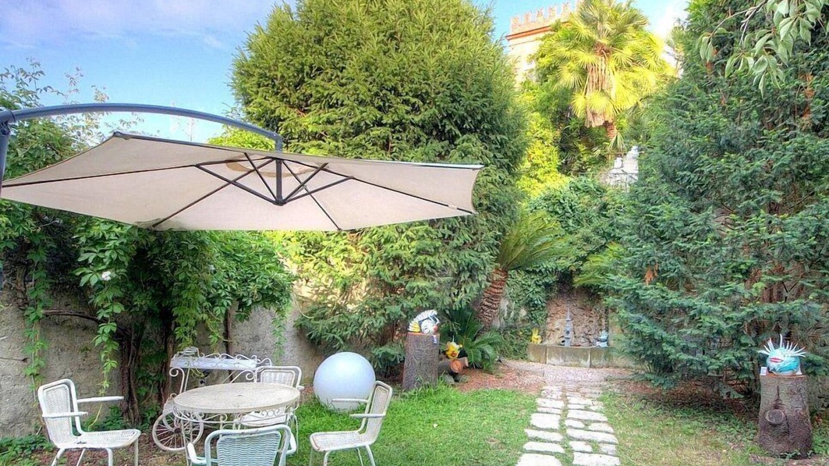 Finalborgo House | Villa Malvina D: A welcoming apartment that is part of an ancient historic building, with Free WI-FI.