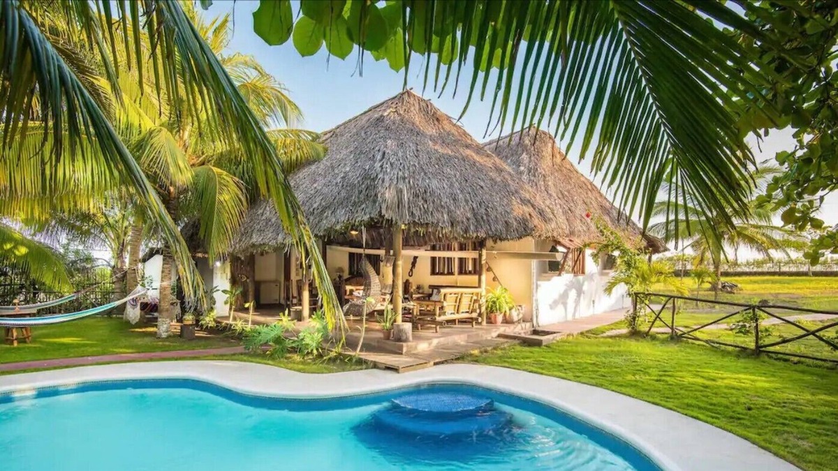 El Paredon House | Villa Mango - Three Bedroom House, Sleeps 9