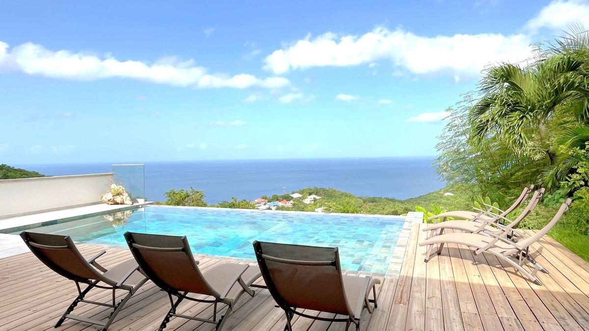 Bouillante Villa | Villa Manitou, sea view and Bali stone swimming pool